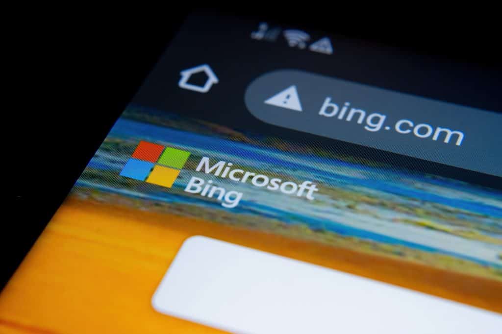 Página do Microsoft Bing exibida em um smartphone