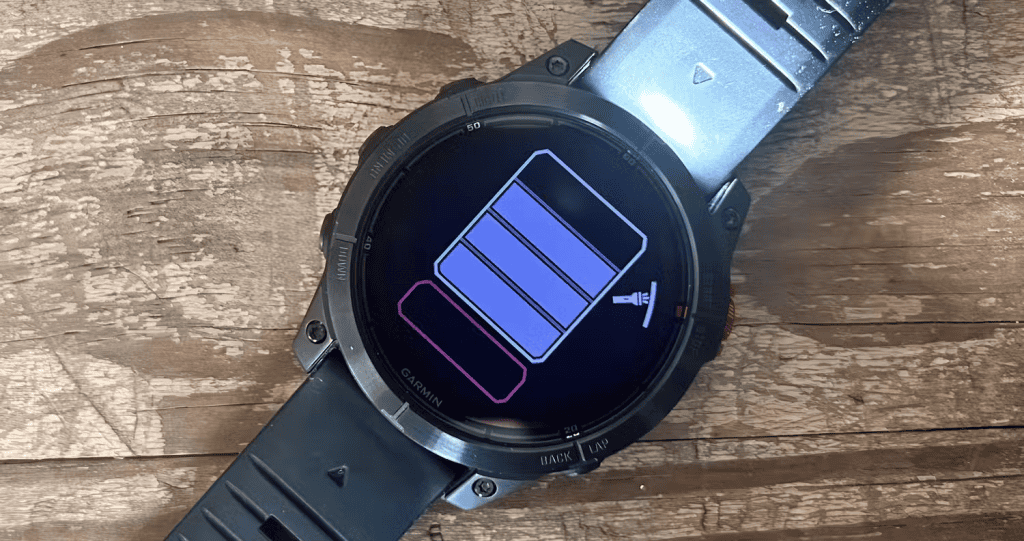 imagem ilustra a bateria caindo em um smartwatch