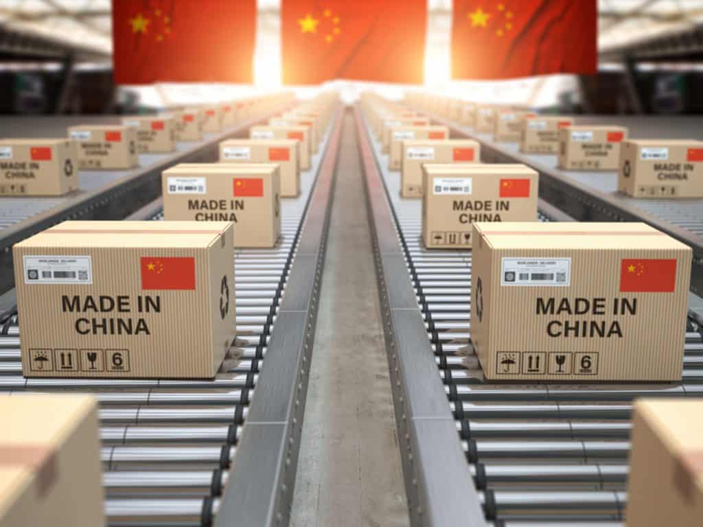 Caixas em esteiras com inscrição "made in China"