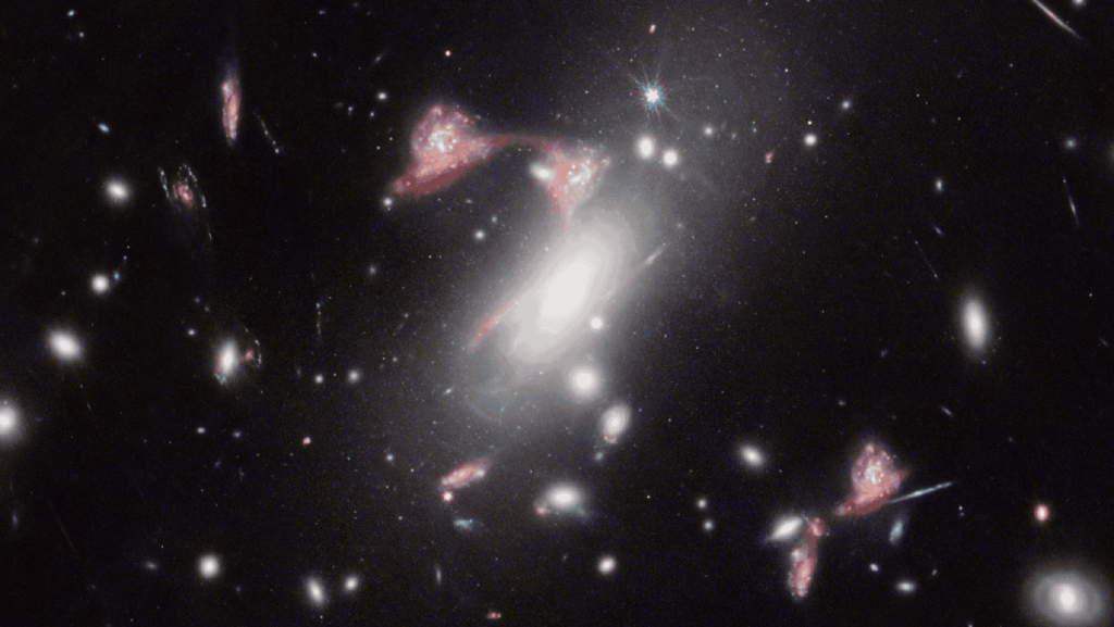 Objeto misterioso pode mudar o que sabemos sobre matéria escura e o Universo Astrônomos identificaram o menor objeto escuro já detectado nas profundezas do Universo. Com cerca de um milhão de vezes a massa do Sol, a estrutura foi revelada pela curvatura que causou na luz de uma galáxia a bilhões de anos-luz da Terra. aglomerado de galáxias em formato de ponto de interrogação