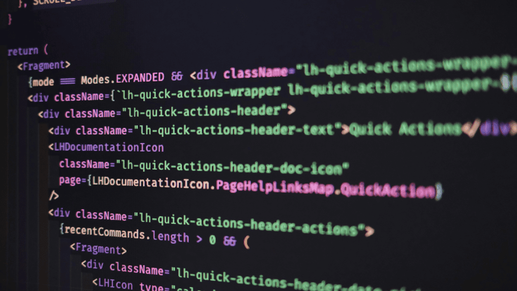 imagem mostra vários códigos de um programa, exibidos em uma tela