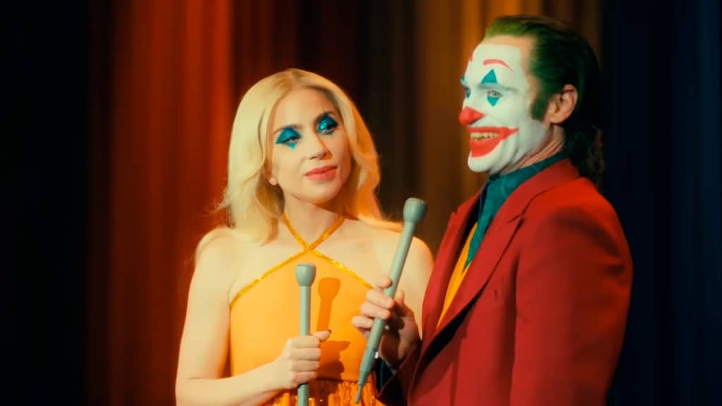 Lady Gaga e Joaquin Phoenix em cena de Coringa 2