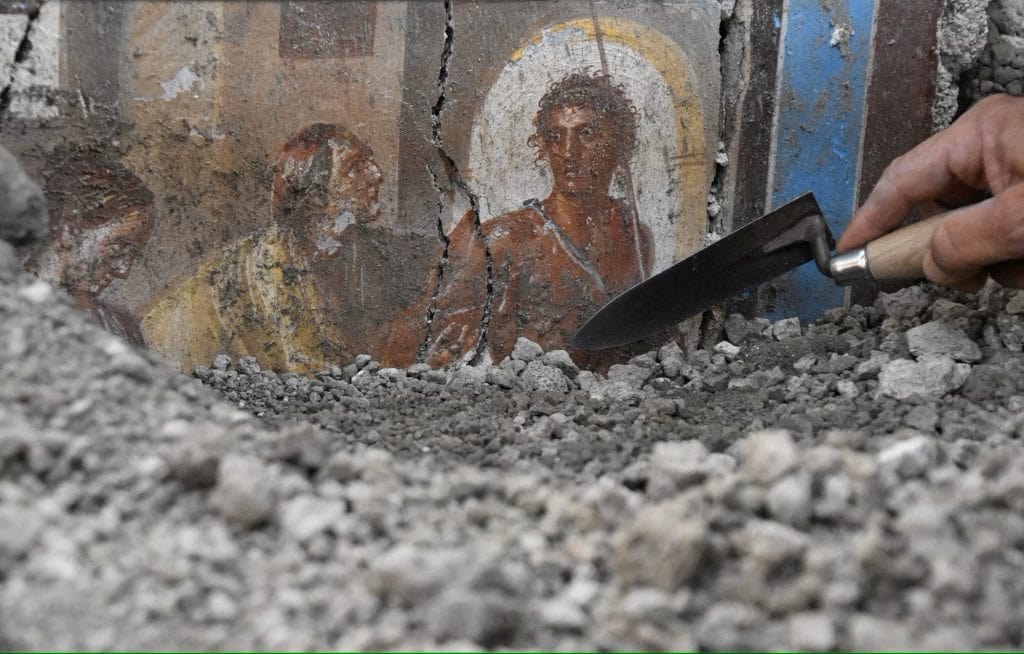 Imagem mostra escavação em Pompeia