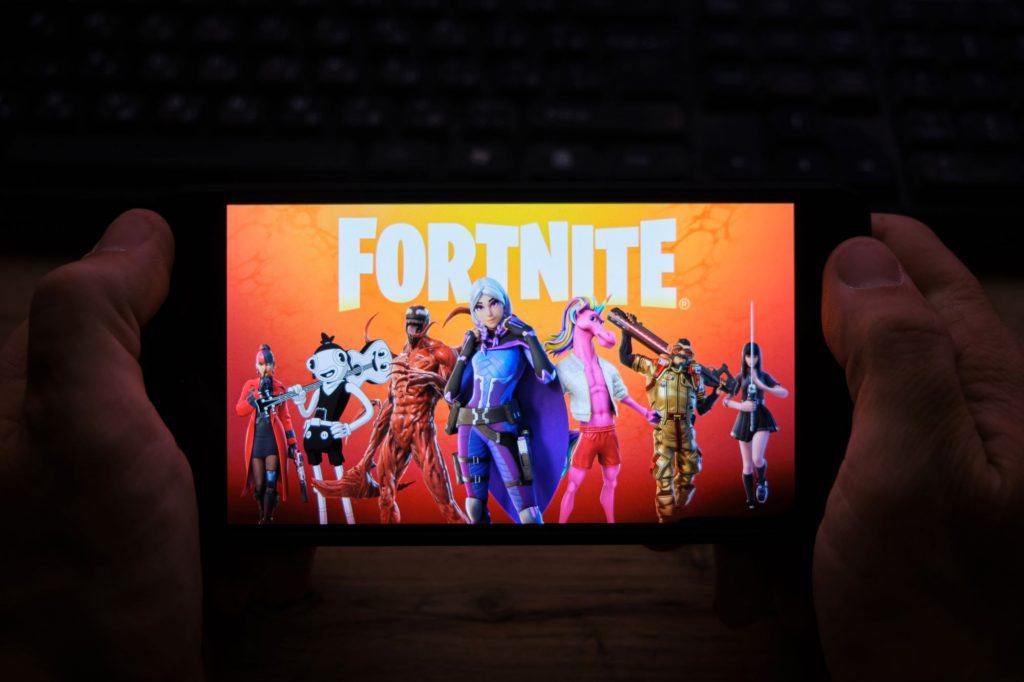 Fortnite retorna à Play Store após anos de disputa com o Google Após quatro anos longe da Google Play Store, o popular jogo Fortnite está oficialmente de volta ao ecossistema Android. fortnite