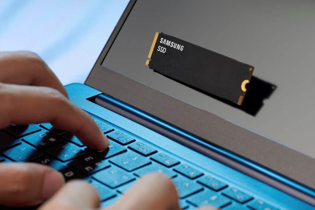 Problemas no SSD? Veja 5 motivos que limitam a velocidade do hardware O SSD é um componente de armazenamento para computadores e notebooks. Ele tem como principal contagem a sua agilidade, a qual costuma ser maior em relação a discos rígidos tradicionais, os HDDs. Apesar disso, existem alguns problemas que podem afetar a velocidade desse hardware. SSD da Samsung