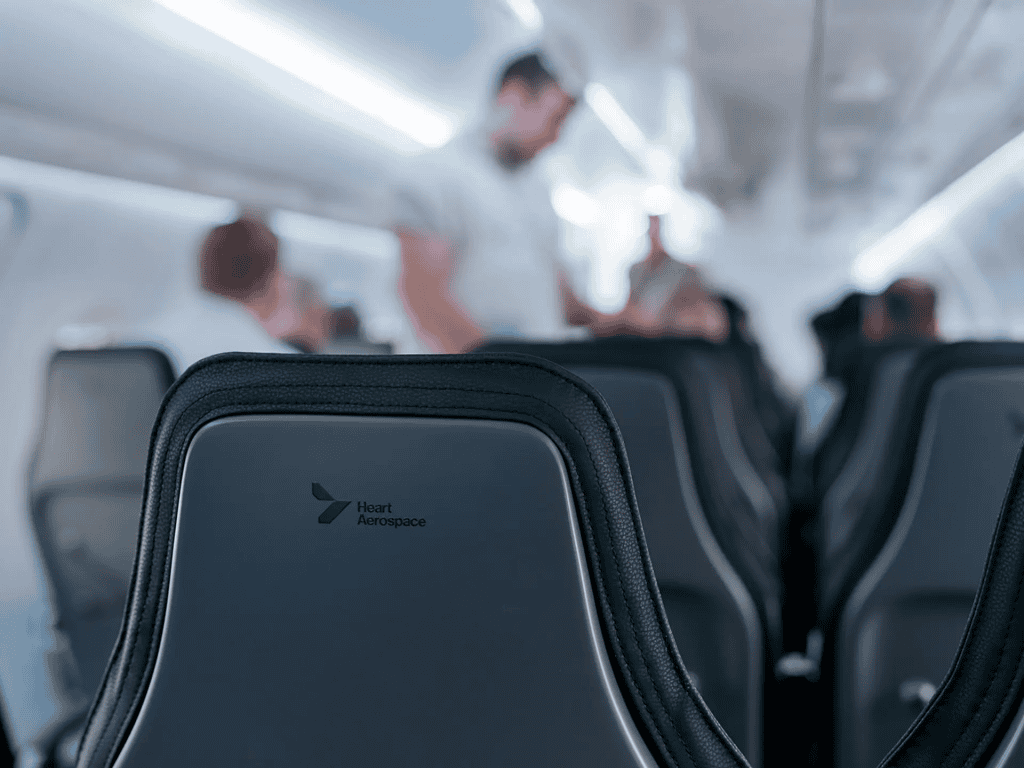 interior de uma aeronave da heart aerospace