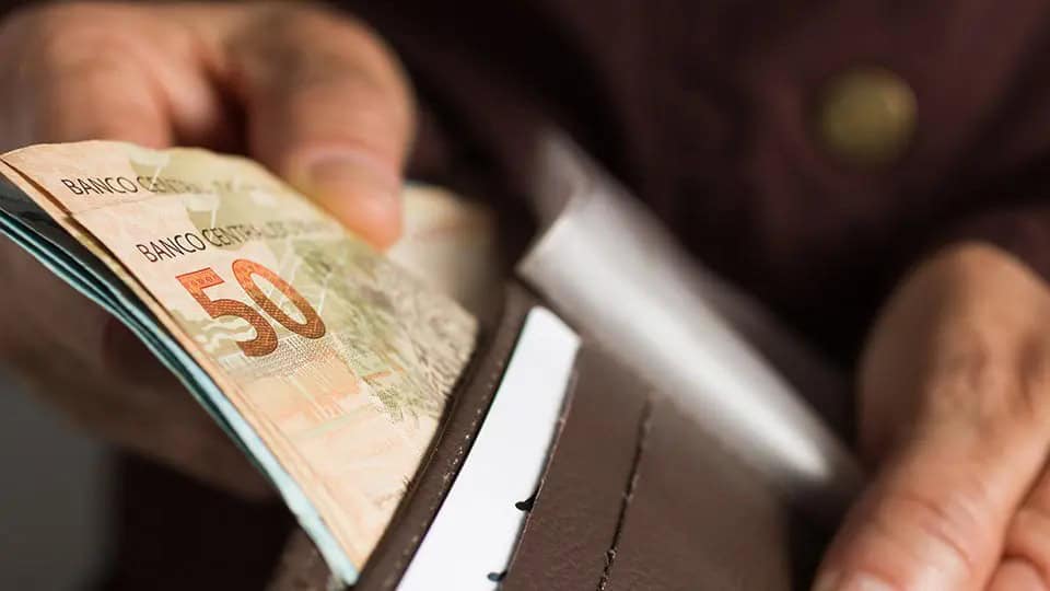 Como calcular o valor das parcelas do 13º salário?