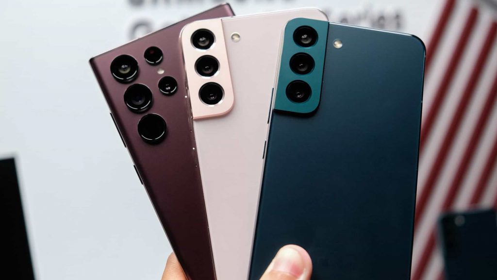 O seu está na lista? One UI 8 chega a celulares e tablets no Brasil A Samsung começou a liberar a One UI 8, interface baseada no Android 16, para mais celulares e tablets no Brasil nesta segunda-feira (06). A atualização chega agora a modelos como o Galaxy S22 e o Galaxy Tab S9, além de intermediários da linha Galaxy A. três smartphones da linha Galaxy S22