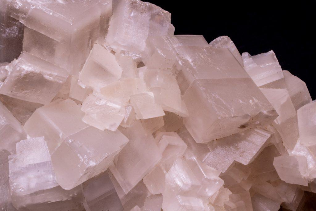 Imagem mostra cristais de calcita rosa