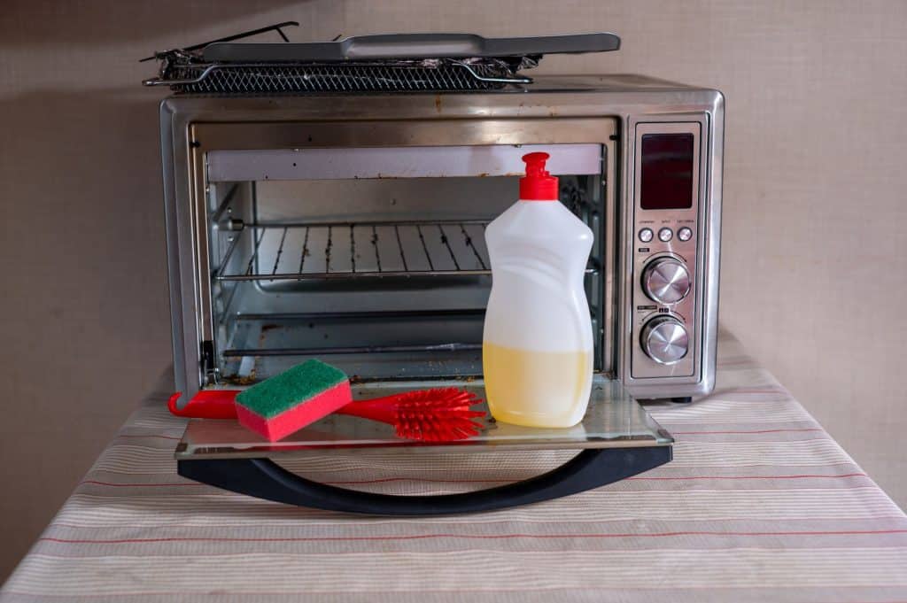 Limpeza de forno elétrico