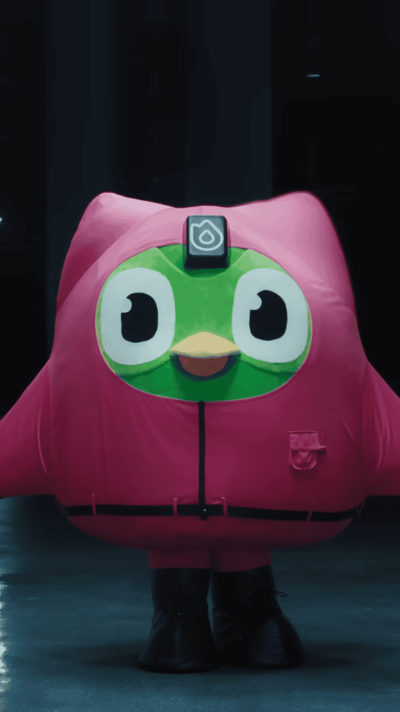Mascote do Duolingo fantasiado