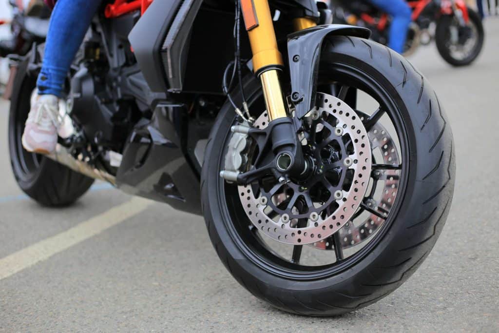 Moto com freio a disco