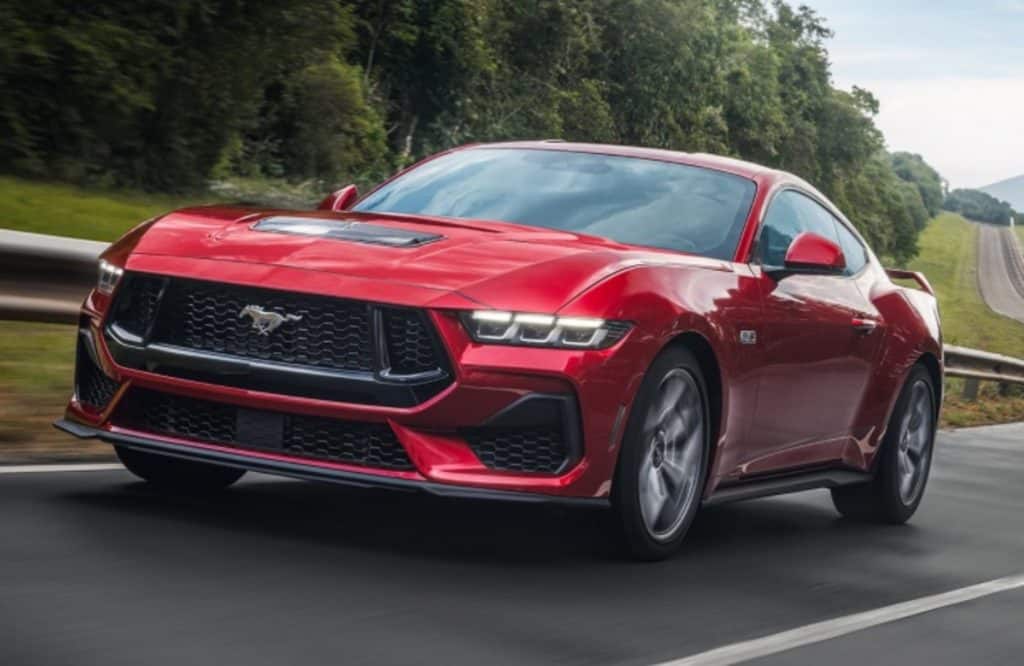 Como os nomes dos carros são definidos pelas montadoras Quando um carro é lançado, uma das primeiras coisas que são apresentadas ao consumidor é o nome. E a escolha vai muito além de uma palavra bonita ou fácil de pronunciar, pois ela precisa ter significado, gerar impacto e criar uma identidade capaz de acompanhar o veículo por anos. As grandes marcas sabem disso e, assim, investem tempo e dinheiro em estudos que envolvem especialistas de diferentes áreas. Como os nomes dos carros são definidos pelas montadoras