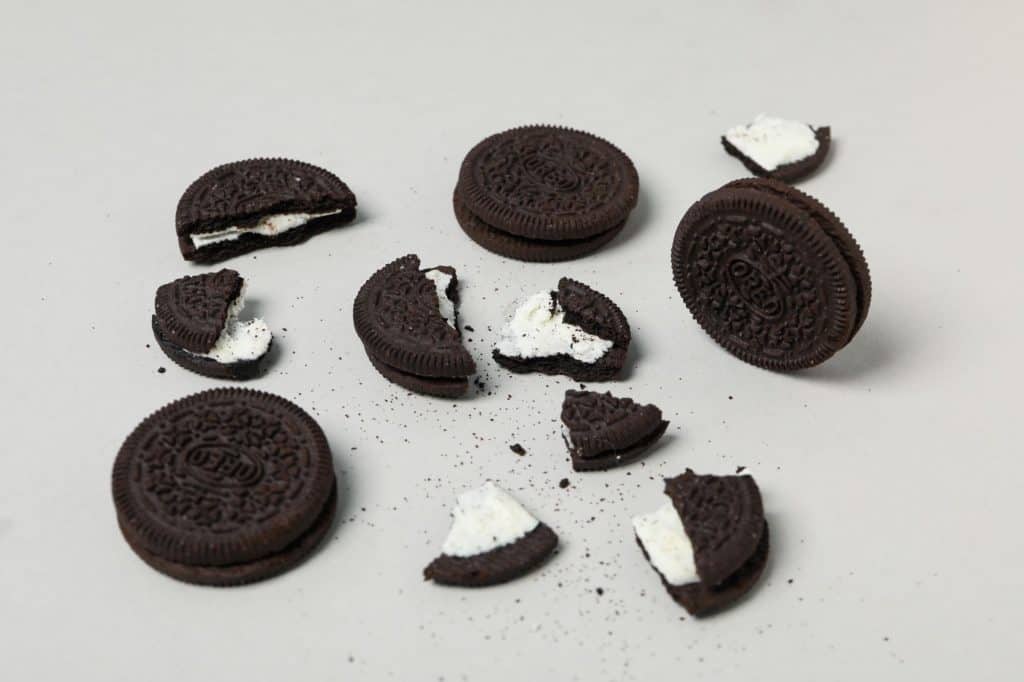 Fabricante da Oreo aposta em IA generativa para cortar custos A Mondelez International, dona de marcas como Oreo, Lacta e Milka, está apostando em uma nova ferramenta de inteligência artificial generativa para reduzir os custos de produção de conteúdo de marketing em até 50%, segundo informações exclusivas da Reuters. oreo