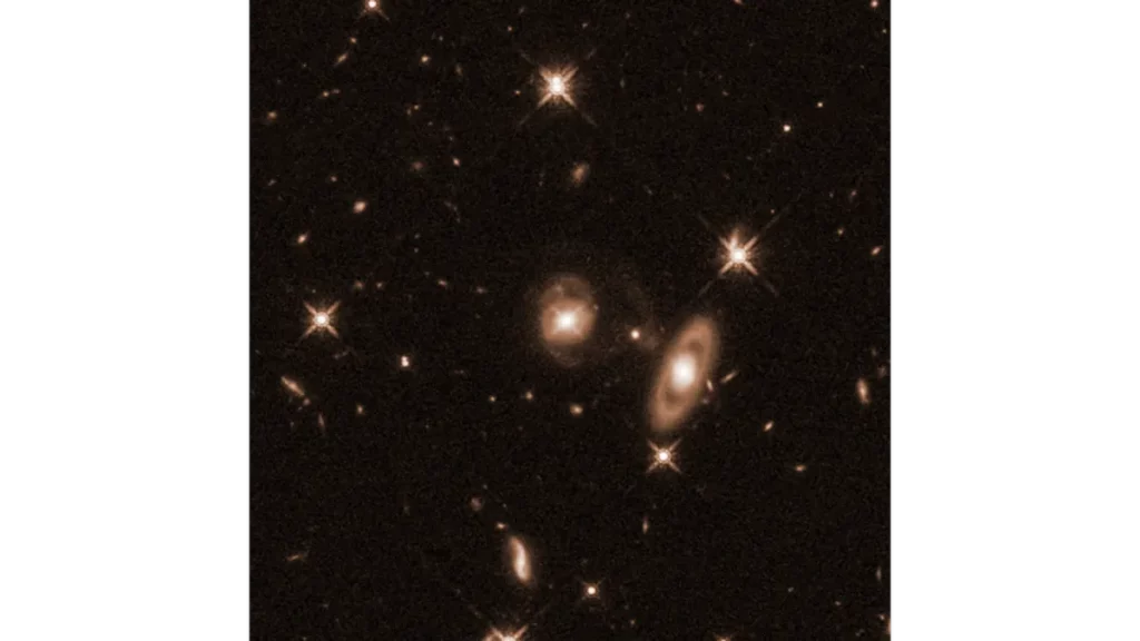 Quasar J0742+2704 (centro)
