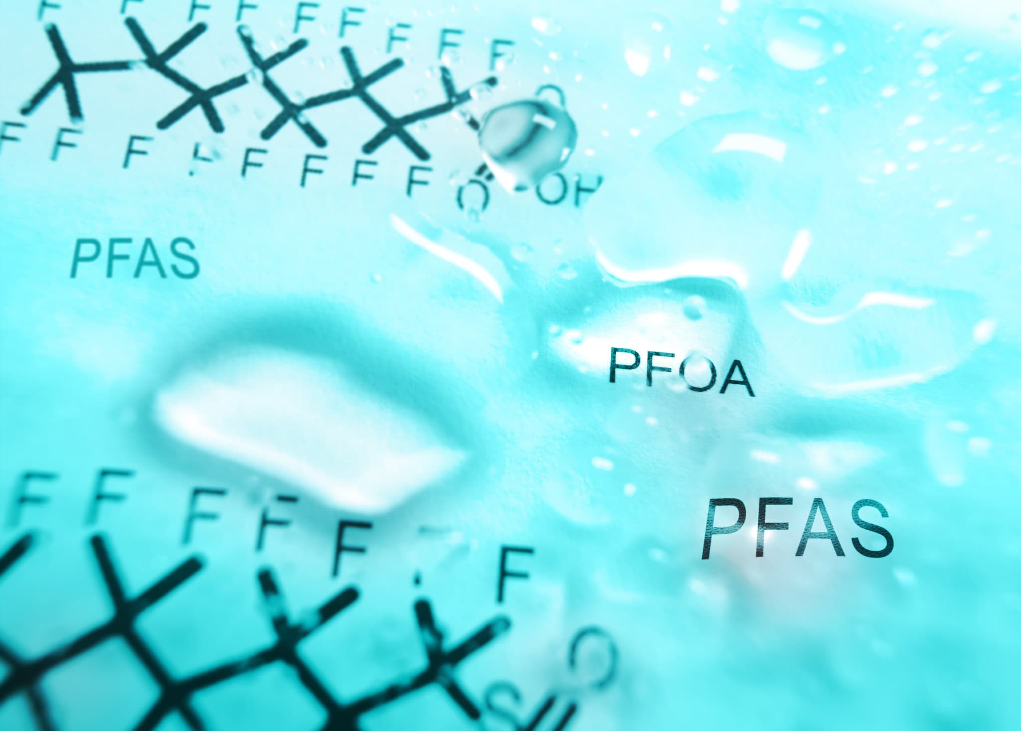 Adeus ao Teflon? Califórnia quer proibir panelas com “químicos eternos” Os legisladores da Califórnia aprovaram o Projeto de Lei do Senado 682, que prevê a eliminação gradual dos PFAS — apelidados de “produtos químicos eternos” — de utensílios de cozinha, produtos de limpeza, embalagens de alimentos, fio dental, cera de esqui e itens infantis. Adeus ao Teflon? Califórnia quer proibir panelas com “químicos eternos”