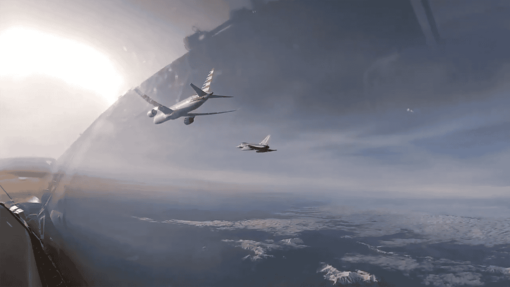 Vista aérea inferior do avião sendo acompanhado por um caça italiano