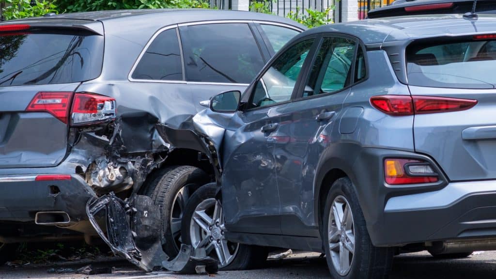 IA promete reduzir acidentes nas estradas; conheça a tecnologia Pesquisadores da Universidade Johns Hopkins desenvolveram o SafeTraffic Copilot, uma ferramenta de inteligência artificial projetada para identificar fatores de risco e prever acidentes de trânsito com alta precisão nos Estados Unidos. IA promete reduzir acidentes nas estradas; conheça a tecnologia