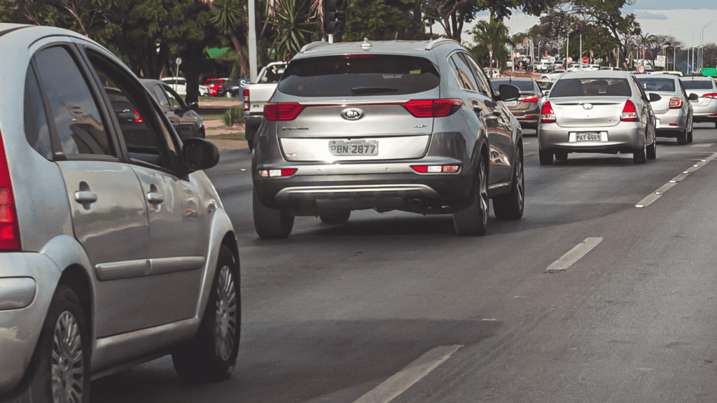 Carros no trânsito