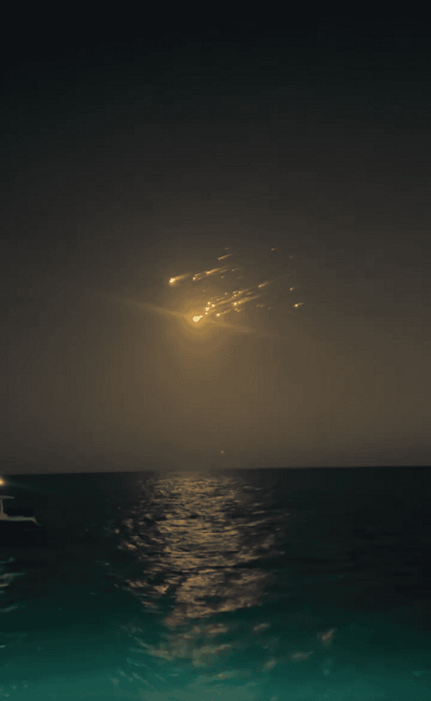 Explosão de megafoguete da SpaceX expôs aviões a “risco extremo”, diz jornal No início de janeiro, um avião da companhia JetBlue que voava dos EUA para Porto Rico recebeu um alerta incomum do controle de tráfego aéreo ao se aproximar do Caribe. A ameaça não vinha de uma tempestade ou falha técnica, mas do megafoguete Starship, da SpaceX, que havia explodido minutos após um lançamento experimental, segundo reportagem exclusiva do Wall Street Journal com base em documentos da Administração Federal de Aviação (FAA). Explosão de megafoguete da SpaceX expôs aviões a “risco extremo”, diz jornal