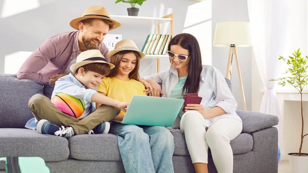 Modo IA do Google agora monta viagens completas em segundos Você é daquelas pessoas que passam dias pesquisando para montar um itinerário de viagem perfeito ou prefere deixar essa tarefa para outra pessoa? E se essa outra “pessoa” for um modelo avançado de IA? Canvas do Google gera roteiros completos com voos, hotéis e atividades, facilitando ajustes e visualização do planejamento de viagem.