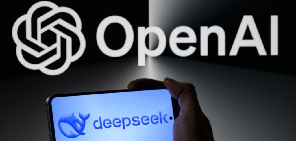 DeepSeek: onde está a IA que chacoalhou o mercado há um ano? Você deve se lembrar que, há cerca de um ano, o mundo da inteligência artificial (IA) foi pego de surpresa com o lançamento do DeepSeek, modelo chinês que aparentava chegar para brigar de frente com os modelos dos Estados Unidos a um custo bem menor. Logos de OpenAI e DeepSeek