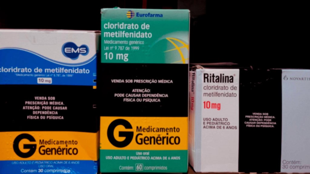 O que são remédios tarja preta e por que fazem mal a longo prazo? O uso de medicamentos controlados tem crescido nos últimos anos, especialmente em tratamentos para ansiedade, insônia e transtornos do humor. Entre eles, os remédios de tarja preta se destacam pelo alto potencial de causar dependência e efeitos adversos. Caixas de Ritalina