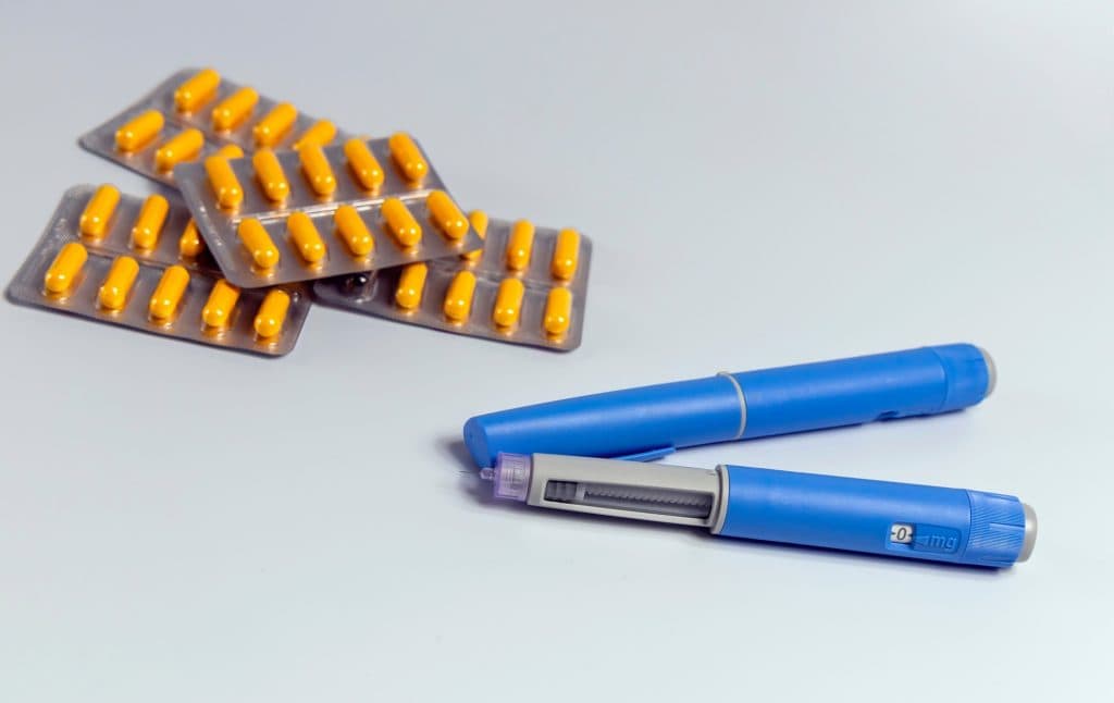 Ozempic oral? Pesquisa mostra resultados promissores Um medicamento oral experimental à base de GLP-1, a mesma do Ozempic, pode ampliar as opções de tratamento para adultos com obesidade e diabetes tipo 2, segundo um estudo internacional liderado por pesquisadores da UTHealth Houston. ozempic e comprimidos