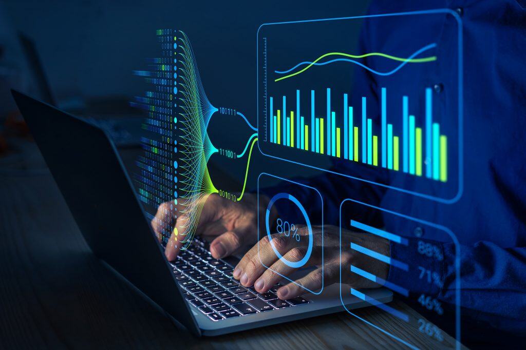IA no trabalho pode ser indispensável e preocupante, mostram estudos A IA no trabalho já é parte do dia a dia de muitos profissionais, mas principalmente na área da tecnologia. Um levantamento recente conduzido pela divisão de pesquisas DORA, do Google, revelou que 90% dos trabalhadores do setor utilizam algum tipo de ferramenta de IA no trabalho, especialmente para escrever ou revisar códigos de software. O número representa um salto de 14 pontos percentuais em relação ao ano passado, consolidando a tendência de que a tecnologia veio para ficar. Pessoa digitando em um teclado de notebook com gráficas pairando à sua frente
