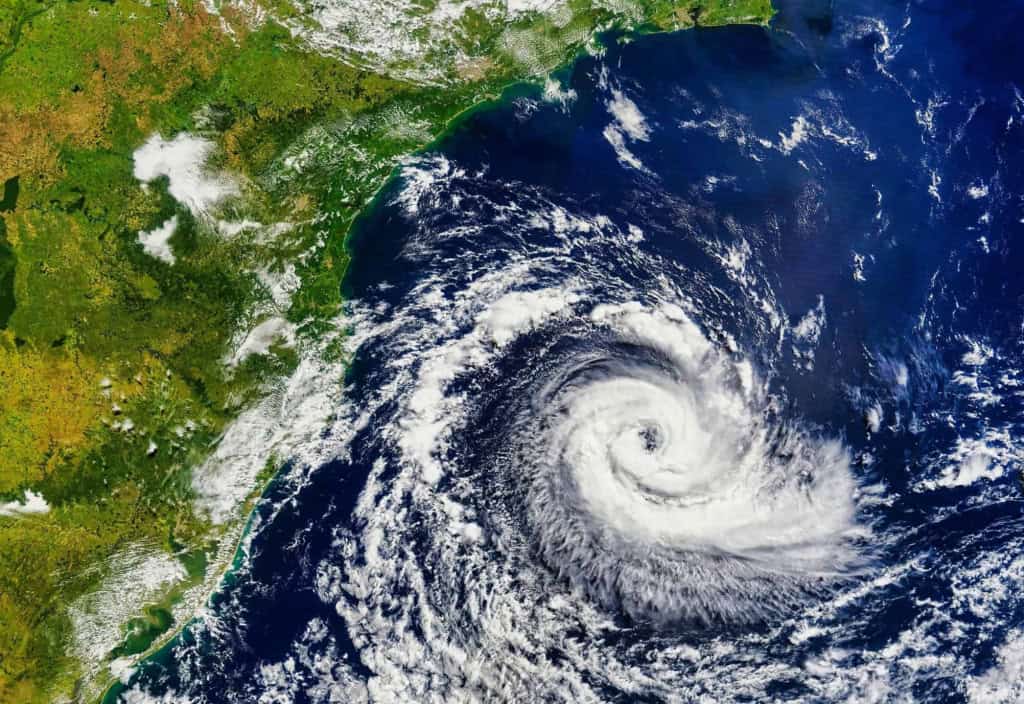 Ciclones tropicais elevam riscos de morte semanas após o evento Os ciclones tropicais, também conhecidos como furacões ou tufões, estão entre os desastres climáticos mais destrutivos do planeta. Além de causarem danos físicos imediatos, como afogamentos e ferimentos, um novo estudo global revelou que seus impactos sobre a saúde se estendem por semanas após o evento, aumentando o risco de morte por várias doenças. Ciclones tropicais elevam riscos de morte semanas após o evento