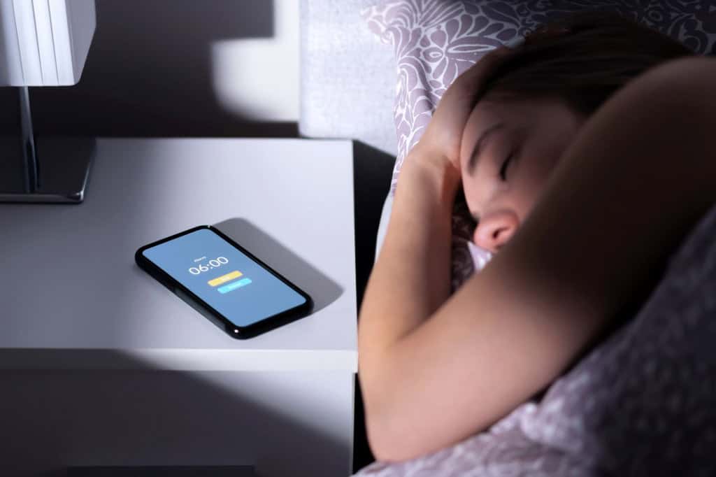 Tem um iPhone? Confira 4 funções secretas do botão de volume que muitos desconhecem Você sabia que os tradicionais botões de volume, presentes no lado esquerdo dos modelos de iPhone, possuem outras funções interessantes além de aumentar ou diminuir o som? Pois é, a seguir, vamos mostrar 4 funcionalidades secretas que são possíveis de realizar em seu aparelho utilizando apenas esses componentes. soneca
