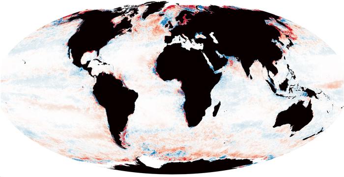 Mapa mostra as mudanças nas zonas fóticas globais entre 2003 e 2022. As regiões vermelhas indicam onde os oceanos estão escurecendo, enquanto os azuis indicam onde os oceanos estão ficando mais claros e os brancos indicam regiões onde não houve nenhuma mudança estatisticamente significativa durante o período.