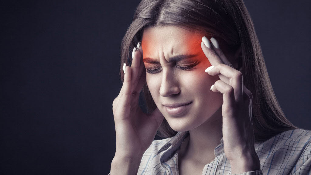 10 sinais que mostram que você está desidratado e quando buscar ajuda médica Na rotina intensa do dia a dia, é muito comum que nos esqueçamos de algo básico para a nossa saúde: beber água. A hidratação é essencial para regular a temperatura corporal, manter a circulação sanguínea, auxiliar na digestão e garantir o bom funcionamento das células. dor de cabeca