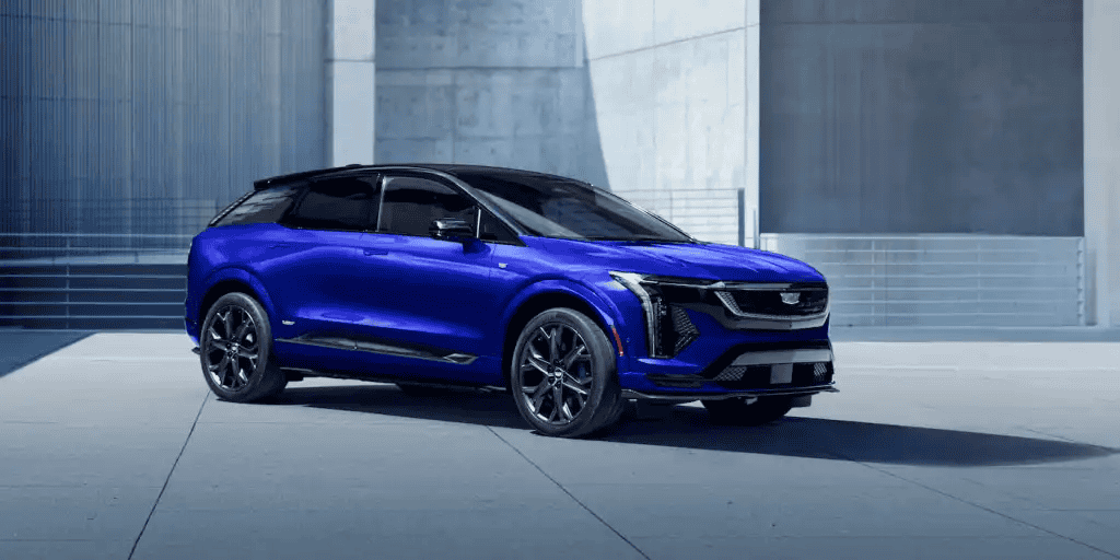 Elétricos de luxo em crise: vendas despencam e montadoras paralisam produção nos EUA Até pouco tempo atrás, a Ford acreditava ter um sucesso garantido de vendas com a picape elétrica F-150 Lightning. No entanto, o cenário mudou bruscamente no final de setembro, quando o fim dos créditos fiscais federais nos EUA fez as vendas despencarem. O impacto foi severo, principalmente paras os modelos mais caros e de luxo. Agora, o futuro da Lightning é incerto já que sua produção foi interrompida e não há data para retorno. Cadillac Optiq-V