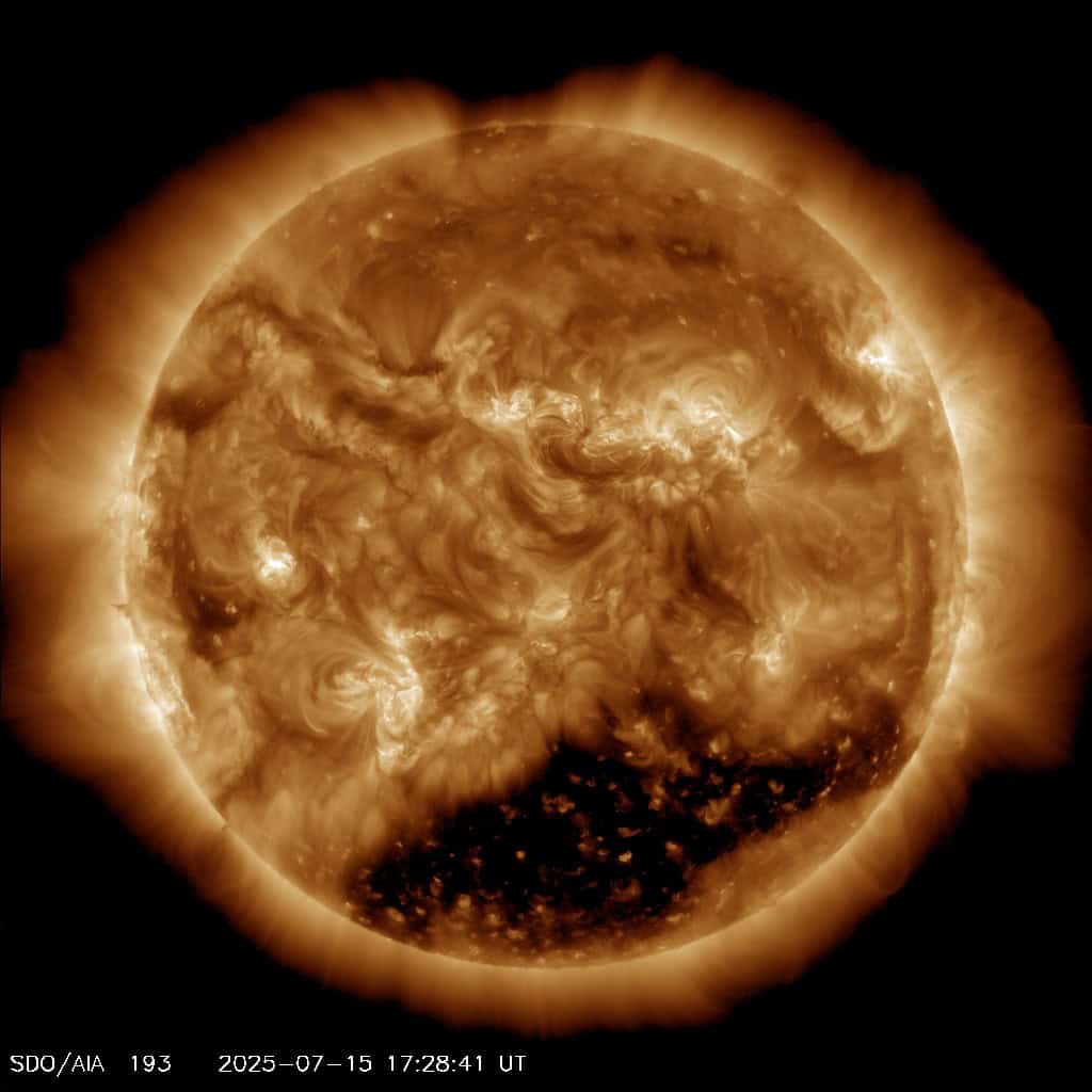 Foto do Sol no dia 15 de julho de 2025 captada pelo Observatório de Dinâmica Solar (SDO) da NASA
