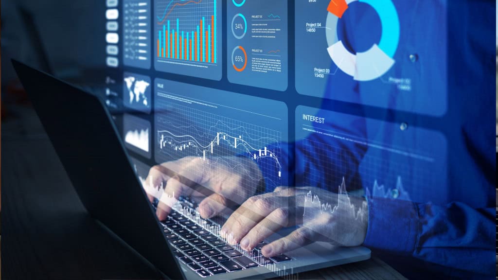 Criadores acusam o X de inflar artificialmente o tráfego na web Uma atualização recente do X para iOS, criada para ajudar criadores de conteúdo a ampliar o alcance de suas postagens, pode estar causando um efeito inesperado: o aumento de visualizações “fantasmas” em outros sites. Analista trabalhando com relatório financeiro e painel de análise de negócios em laptop para examinar dados financeiros com KPIs e métricas.