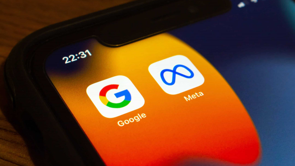 Ícones de Google e Meta em um smartphone