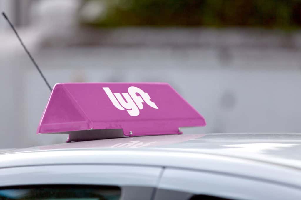 Lyft estreia frota de veículos autônomos em Atlanta A Lyft e a May Mobility anunciaram, nesta quarta-feira (10), o lançamento de uma frota de veículos autônomos em Atlanta, nos Estados Unidos. Essa iniciativa faz parte de um programa-piloto que marca a primeira operação do tipo para a empresa de transporte por aplicativo na cidade. lyft