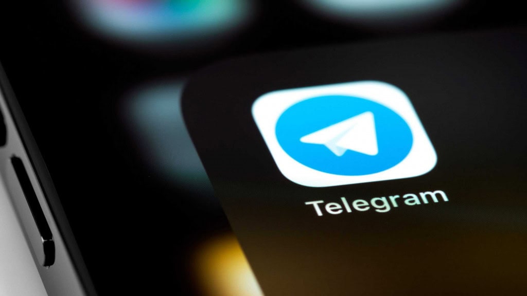 Fundador do Telegram acusa inteligência francesa de censura política O fundador do Telegram, Pavel Durov, acusou os serviços de inteligência da França de tentarem pressioná-lo a remover canais moldavos da plataforma antes das eleições presidenciais no país, realizadas no ano passado. Segundo o bilionário, o pedido teria sido feito por meio de um intermediário enquanto ele enfrentava problemas judiciais em território francês. Telegram