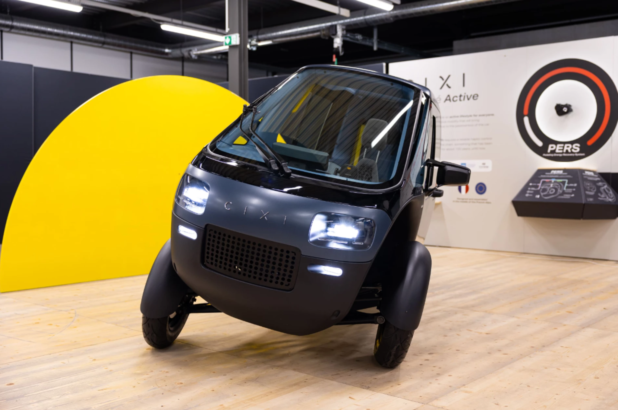 Carro do futuro? Triciclo elétrico com pedal atinge 100 km/h em teste na França