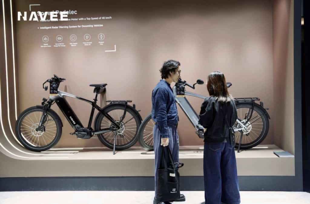 Essa e-bike pode te levar bem longe (e a quase 50 km/h!) O pulsante mercado de bicicletas elétricas acaba de ganhar mais um competidor de peso. A empresa europeia Navee, especialista em patinetes elétricos, apresentou, na semana passada, sua nova e-bike durante o evento IFA 2025, em Berlim, na Alemanha. Essa e-bike pode te levar bem longe (e a quase 50 km/h!)