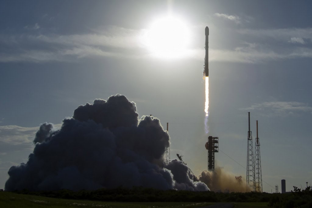 SpaceX completa 300 missões da Starlink com envio de satélites A SpaceX se prepara para novos lançamentos nesta semana após atingir mais uma marca histórica ao completar a 300ª missão da Starlink, empresa de Elon Musk que oferece serviços de internet via satélite. Os próximos voos estão programados para quarta (17) e quinta-feira (19). Cygnus XL