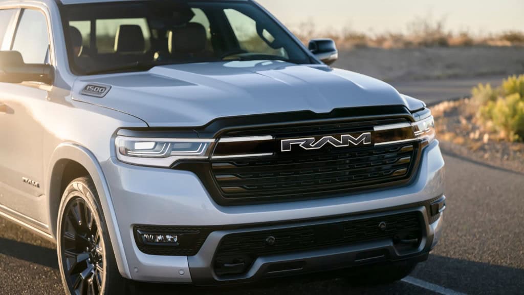 Parte da frente da picape RAM 1500 REV