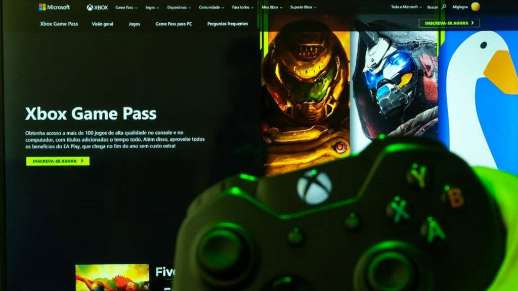 Xbox Cloud grátis pode estar nos planos da Microsoft – com um porém amargo A Microsoft planeja lançar uma versão gratuita e com anúncios do Xbox Cloud Gaming, revelou o Verge nesta sexta-feira (03). O site apurou que a empresa já iniciou testes internos do modelo. Xbox