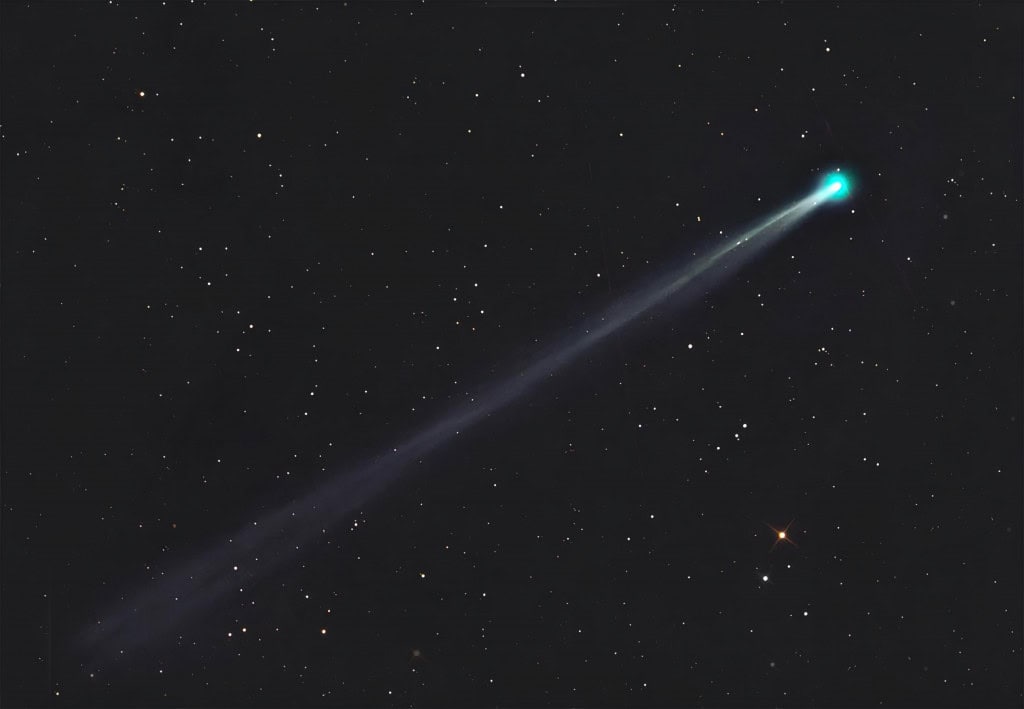 Veja dois cometas voando perto de Marte neste sábado (20) Imagine olhar pelo telescópio e encontrar dois cometas dividindo o mesmo pedaço do céu. É isso mesmo que vai acontecer no início da noite deste sábado (20). Veja dois cometas voando perto de Marte neste sábado (20)