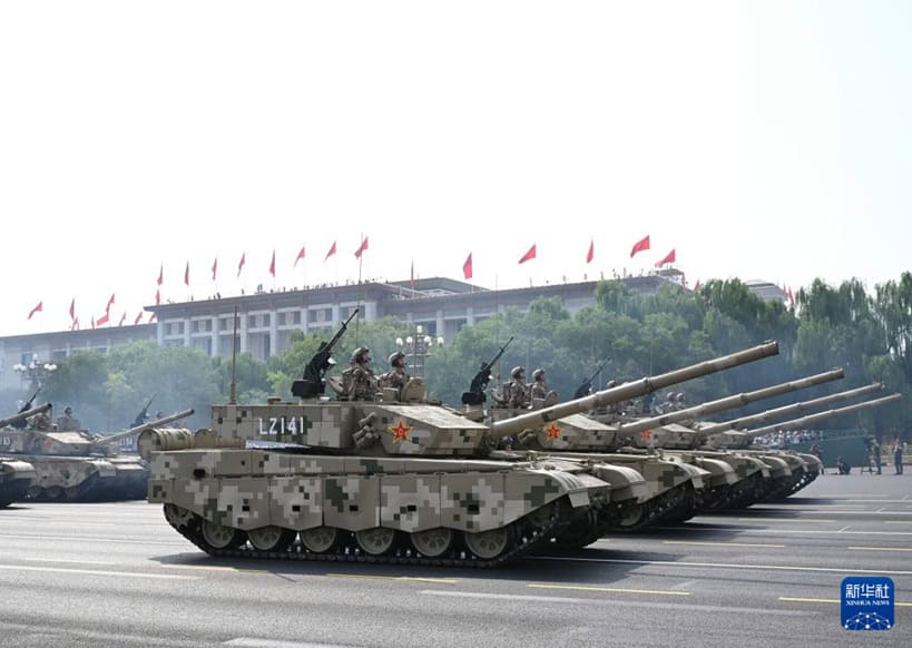 China revela arma a laser, tanque ‘inteligente’ e mísseis avançados durante desfile A China celebrou nesta quarta-feira (3) o 80º aniversário da vitória sobre o Japão na Segunda Guerra Mundial. O evento foi marcado por um desfile militar realizado na Praça da Paz Celestial, na capital Pequim. China revela arma a laser, tanque ‘inteligente’ e mísseis avançados durante desfile