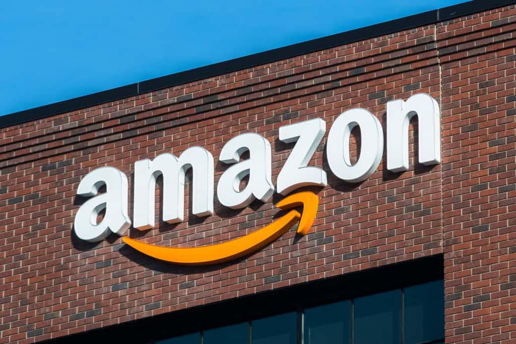 Amazon aposta alto em IA com o megaprojeto “Rainier” A Amazon anunciou o lançamento oficial do Projeto Rainier, um dos maiores clusters de computação para inteligência artificial já construídos. Amazon aposta alto em IA com o megaprojeto “Rainier”
