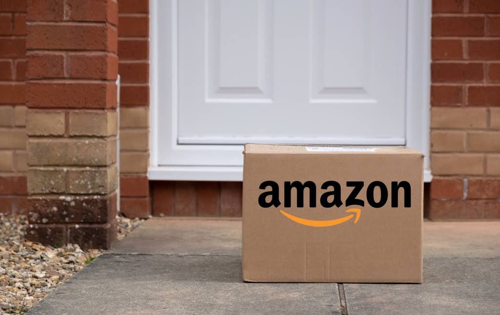 Amazon lança serviço de entregas em até 15 minutos nos Emirados Árabes A Amazon anunciou nesta terça-feira (21) o lançamento do Amazon Now nos Emirados Árabes Unidos, um serviço de entregas ultrarrápidas que promete levar mantimentos, cosméticos, eletrônicos e outros itens essenciais à porta dos consumidores em até 15 minutos. amazon