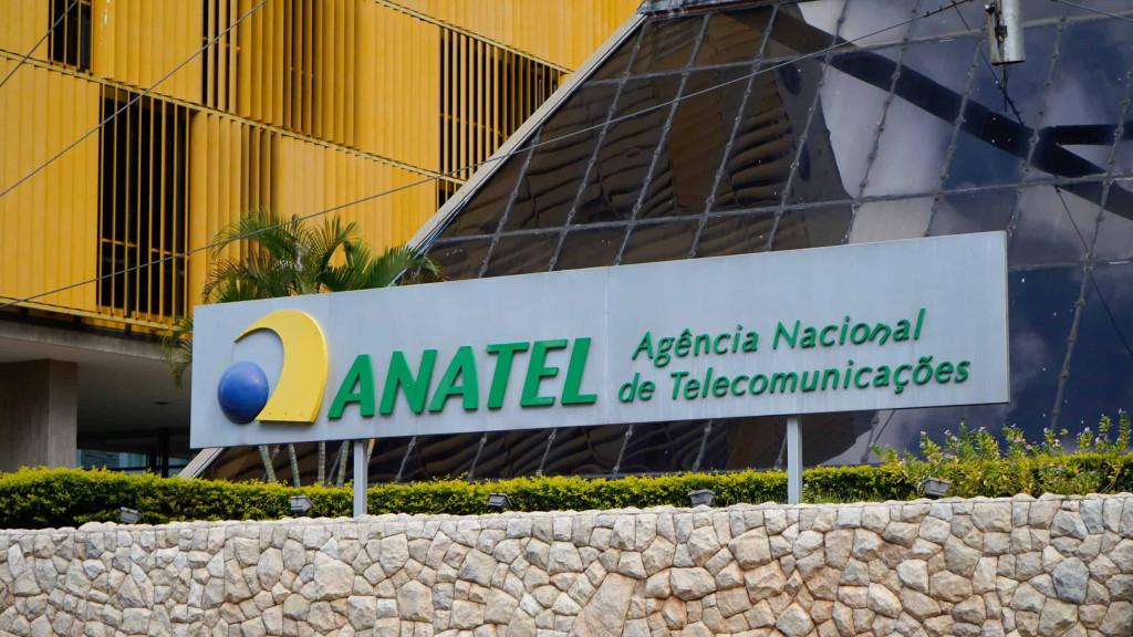 Anatel estabelece obrigatoriedade de reconhecimento facial para celular a partir de 2027