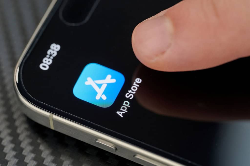 Usuários chineses processam Apple por abuso de poder de mercado Um grupo de 55 usuários chineses de iPhone e iPad apresentou, nesta segunda-feira (20), uma queixa formal contra a Apple à Administração Estatal de Regulação de Mercado da China (SAMR). app store